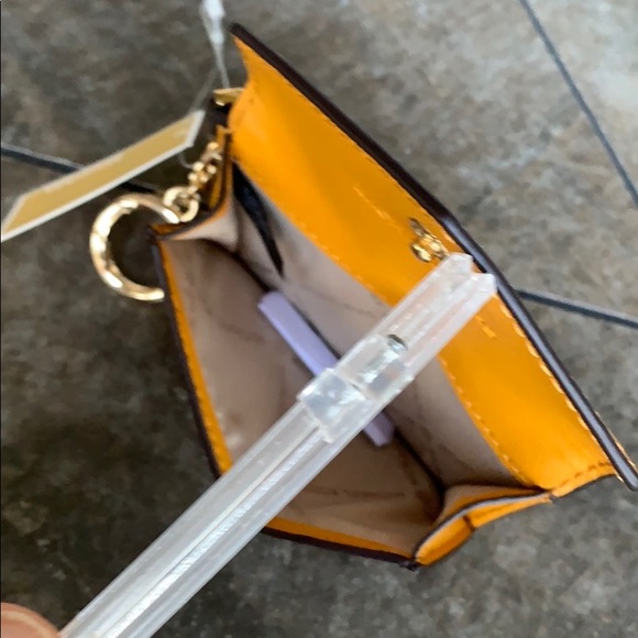 Michael Kors KALA SM FLP KY CRD CS MARIGOLD - Picture 5 of 16